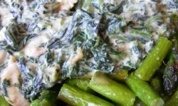 Recipe: 80% Fat Lunch – Creamed Spinach and Chicken on a Bed of Asparagus